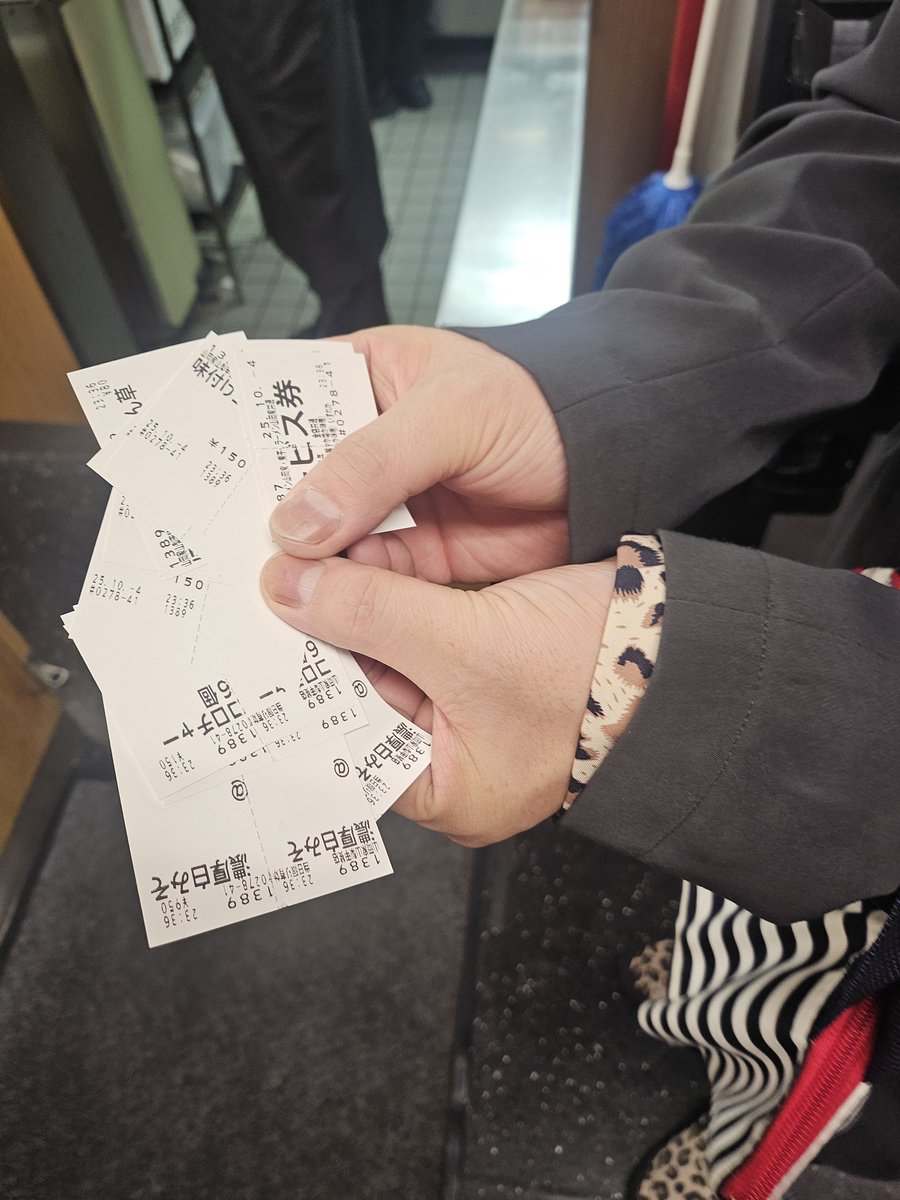 age43BLUE_1980's tweet image. マジでおもろかった！！
今回は急遽だったから酒やおつまみは即席でみんなで持ち寄りだったけど、これがめちゃめちゃ良かったと思う。
因みに山岡家でババ抜きみたいに食券買う人を初めて見たwww
また、リクエストあればROBAR飲みやろう！！そして、山梨の名物BARにしよう🍺
#竜王 #ROBAR