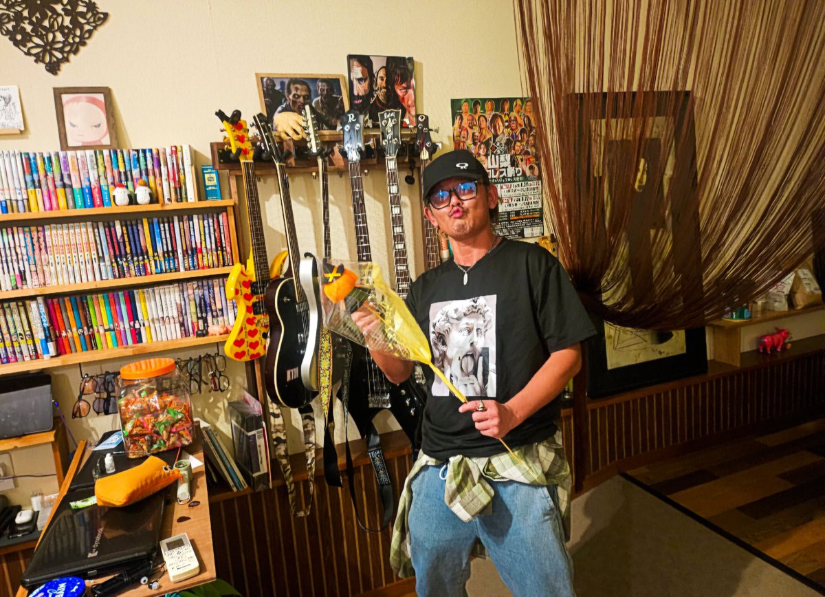 age43BLUE_1980's tweet image. マジでおもろかった！！
今回は急遽だったから酒やおつまみは即席でみんなで持ち寄りだったけど、これがめちゃめちゃ良かったと思う。
因みに山岡家でババ抜きみたいに食券買う人を初めて見たwww
また、リクエストあればROBAR飲みやろう！！そして、山梨の名物BARにしよう🍺
#竜王 #ROBAR