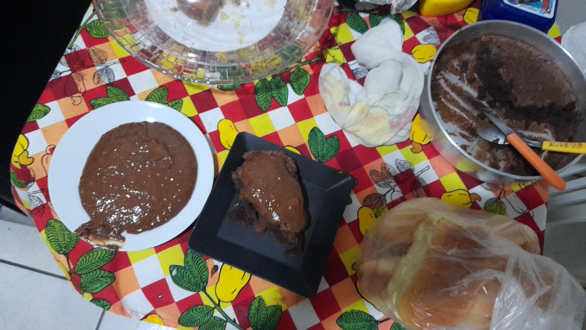 você comeria esse brownie com brigadeiro, que está totalmente uma delícia, do feliceta navalha rasgalata?