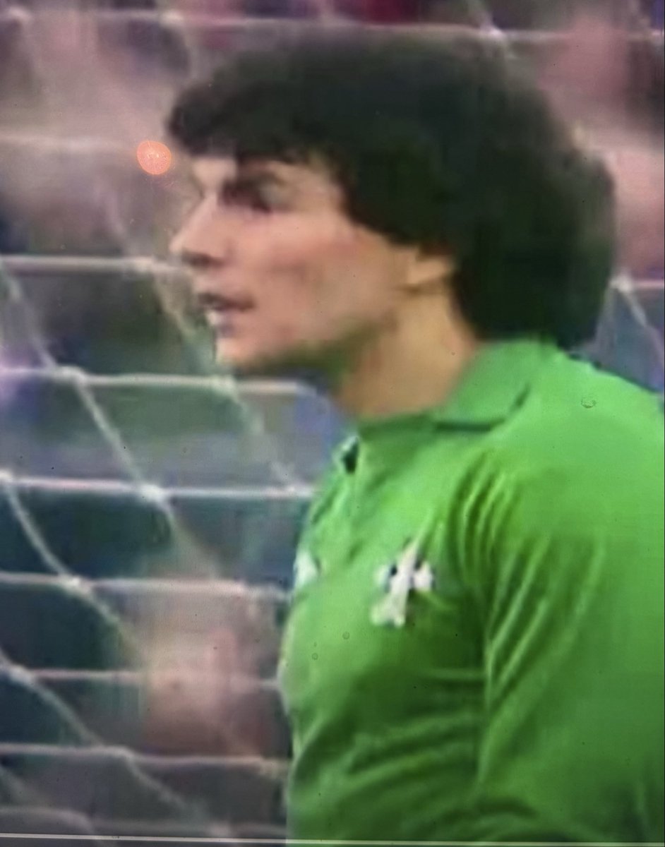 Who can name this former Chelsea goalkeeper. A follow for anyone who engages with this post. Please follow back.