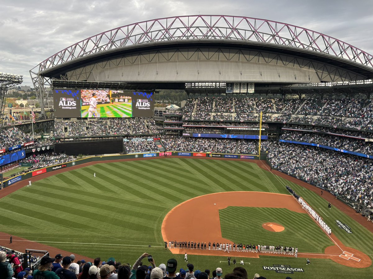 I’ve seen maybe two dozen fellow <a href="/tigers/">Detroit Tigers</a> fans so far. But a phenomenal atmosphere for baseball in Seattle! #BuiltForOctober
