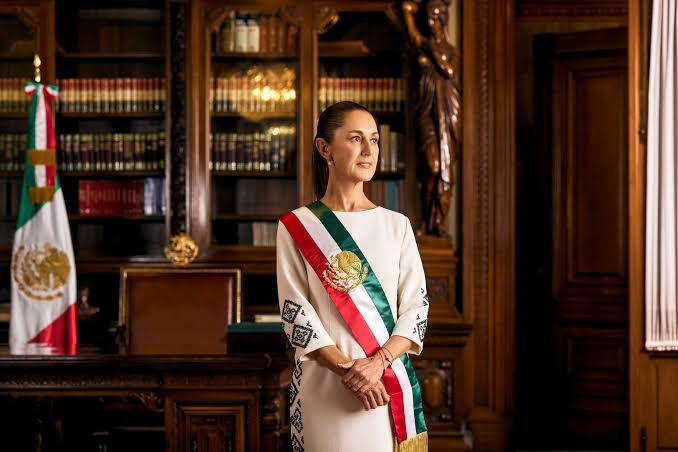 Clara Brugada Molina (@clarabrugadam) on Twitter photo Es un honor acompañar a nuestra querida presidenta <a href="/Claudiashein/">Claudia Sheinbaum Pardo</a> en este momento histórico. Nos vemos mañana a las 11 hrs. en el Zócalo de la Ciudad de México para celebrar los primeros 365 días de su gobierno.
#LaTransformaciónAvanza Es un honor acompañar a nuestra querida presidenta <a href="/Claudiashein/">Claudia Sheinbaum Pardo</a> en este momento histórico. Nos vemos mañana a las 11 hrs. en el Zócalo de la Ciudad de México para celebrar los primeros 365 días de su gobierno.
#LaTransformaciónAvanza