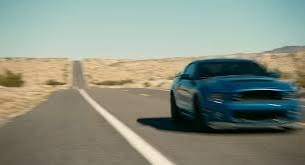 FaGmFez22JMCBq6's tweet image. 1. &amp;lt;원 배틀 애프터 어니더&amp;gt;에서 존 후게나커가 머스탱을 몰고 나올 때, 자동차에 관심 있능 사람이면 누구나 안다. 2013년형 포드 머스탱 셸비 GT 500. 이 차가 체이스 인피니티가 모는 흰색 닷지 챠저를 맹추격하고, 그 뒤를 디카프리오가 탄 닛산 츠루가 쫒아 간다(닛산 츠루는 노동자 계급의