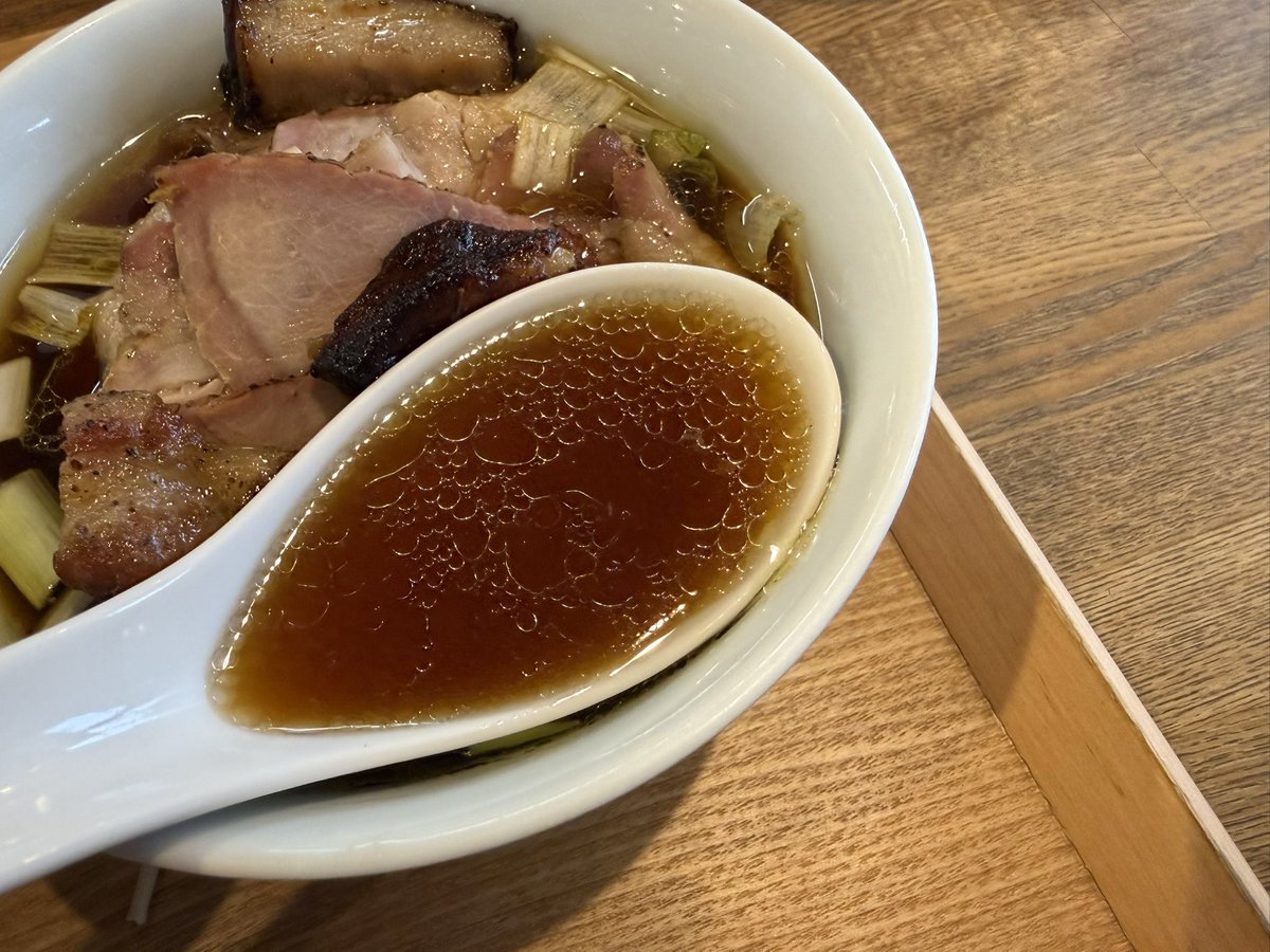 yamatotakanuma's tweet photo. 小山市 YOKOKURA STOREHOUSE

昆布水つけめん 醤油（大）ちょい肉増し
Espresso Tonic

本当に全てが旨い！

この自家製麺が大好きすぎる✨
風味、食感とめちゃくちゃツボ👌

チャーシューたっぷりなつけダレは醤油のキレとコクが堪らない！
昆布水で割るとこれがまた最高🤩

もう食べたい!! https://t.co/ma6tGlKVaG