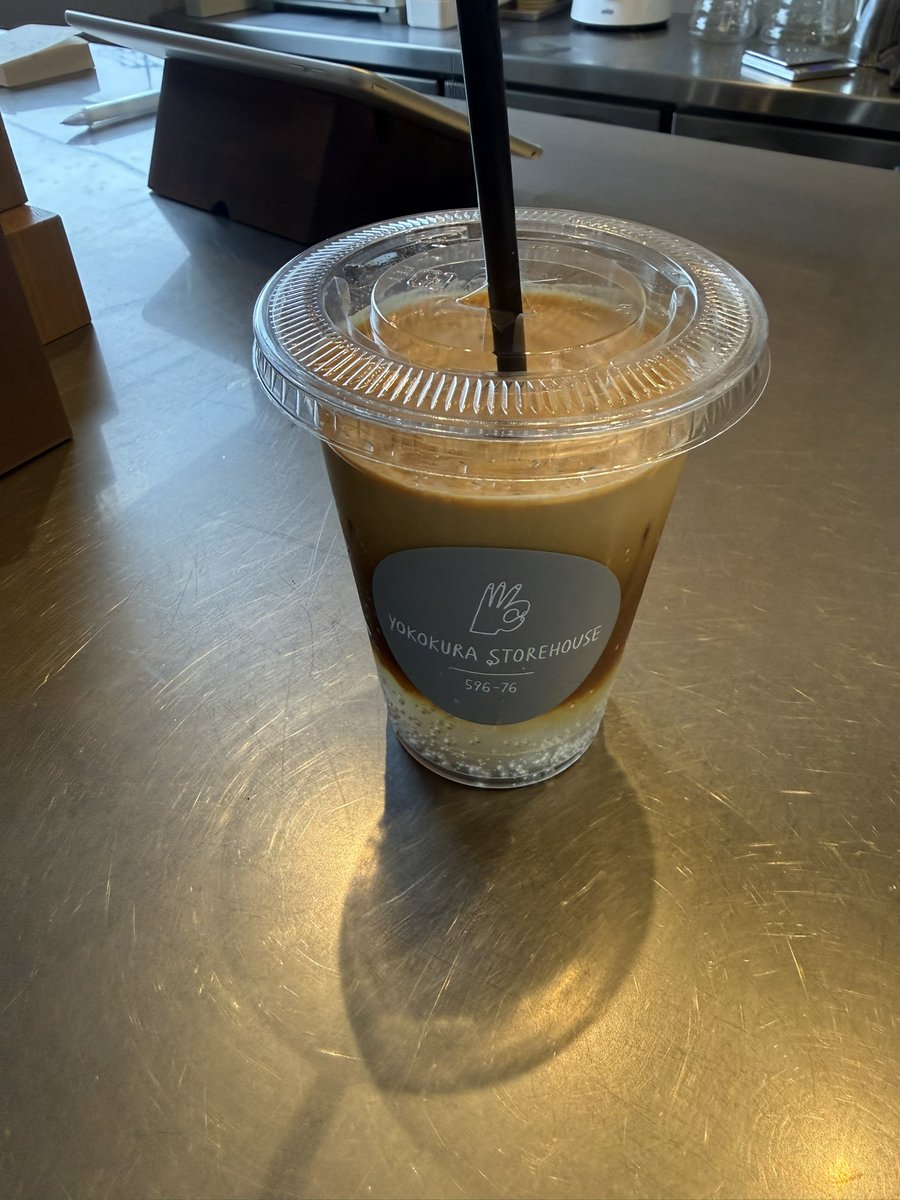 yamatotakanuma's tweet photo. 小山市 YOKOKURA STOREHOUSE

昆布水つけめん 醤油（大）ちょい肉増し
Espresso Tonic

本当に全てが旨い！

この自家製麺が大好きすぎる✨
風味、食感とめちゃくちゃツボ👌

チャーシューたっぷりなつけダレは醤油のキレとコクが堪らない！
昆布水で割るとこれがまた最高🤩

もう食べたい!! https://t.co/ma6tGlKVaG