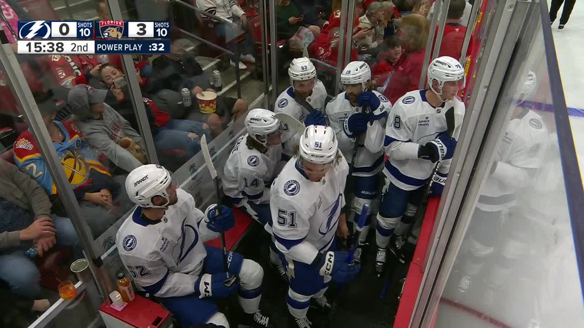 BR_OpenIce's tweet photo. The bench vs. the box 😅 https://t.co/LJyI8tzkSj