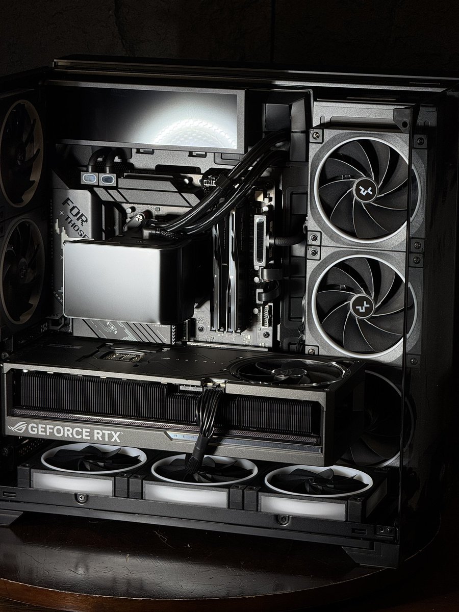 bit0th's tweet image. الله يبارك له اخوي عبدالله 🩵

: 24,450 SAR 

المواصفات : 

RYZEN 9 9950x3D 
ASUS ASTRAL RTX 5090 32GB 
G.SKILL NEO 64GB 6000MHz CL28
CRUCIAL T500 2TB 7400MB/s 
WP_BLACK SN850x 4TB 7400MB/s 
ASUS ROG STRIX X870-F GAMING 
CASE LIAN LI VISION COMPACT 
TR WONDER VISION 360MM LCD…