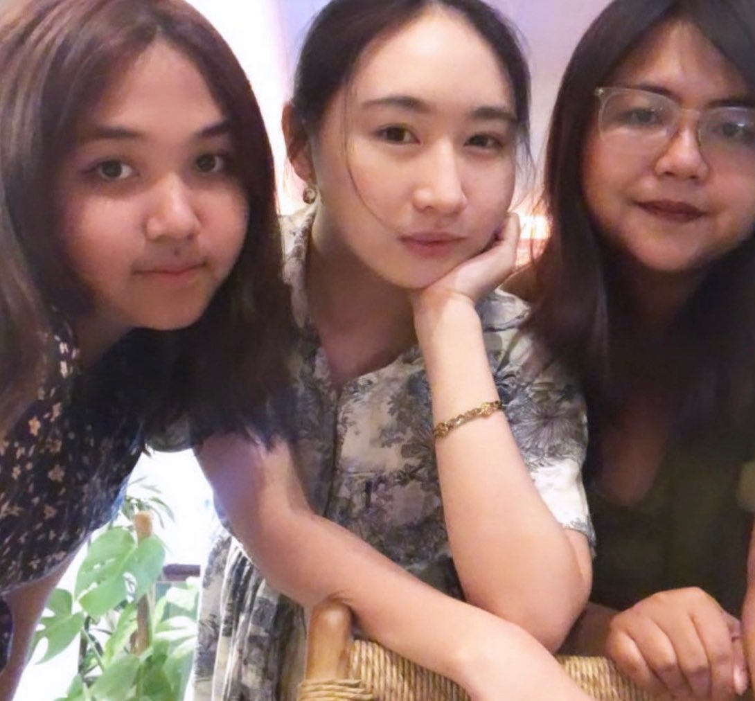 lookingformey's tweet image. things that I love about this friendship:
- low maintenance, ga harus chat trs, ketemu setahun sekali, yet no drama;
- have our own personal style and we hype each other up about it;
- each other’s confidence and career support.
peak adult friendship
ily @12000rupiah @vs_tmr