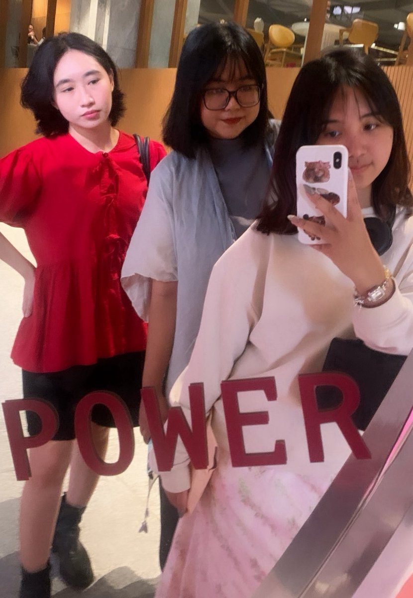 lookingformey's tweet image. things that I love about this friendship:
- low maintenance, ga harus chat trs, ketemu setahun sekali, yet no drama;
- have our own personal style and we hype each other up about it;
- each other’s confidence and career support.
peak adult friendship
ily @12000rupiah @vs_tmr