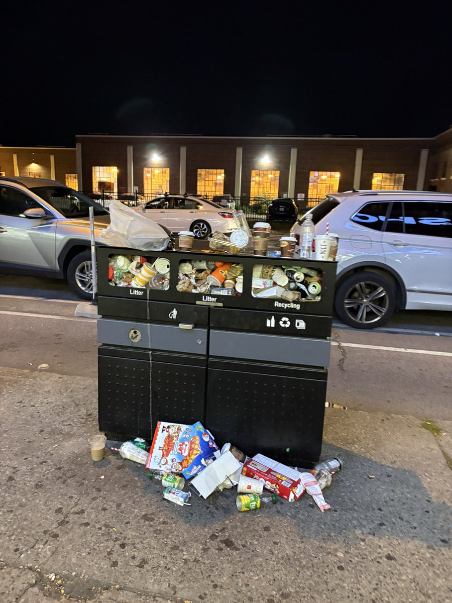 Redmanomics's tweet photo. Not exactly the city putting its best foot forward tonight at Shoppers on Danforth @BradMBradford Unless this was art! https://t.co/q1TpkBWFvf