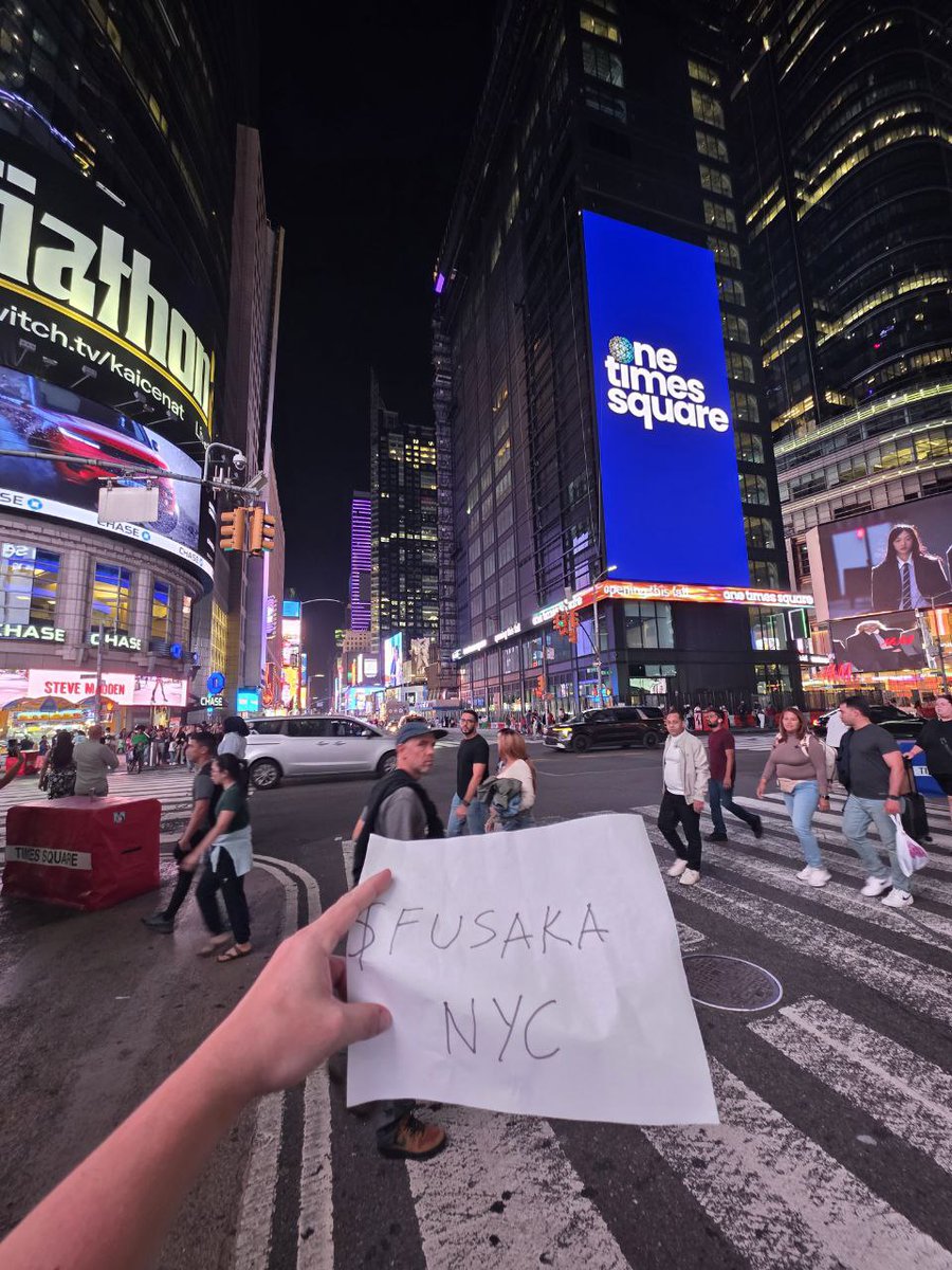 SilenceOnChain's tweet photo. FUSAKA in NYC! 

$FUSAKA #FUSAKA https://t.co/0fE3MkIJJi