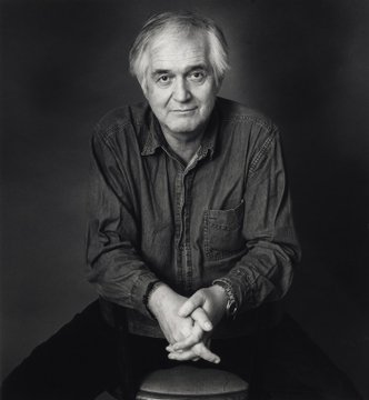 Antonio79B's tweet photo. "Ciò che accade prima non è necessariamente l'inizio."
Oggi nel 2015 moriva lo scrittore #HenningMankell. Era nato il #3febbraio 1948.
#5ottobre. https://t.co/2awunqPQuH