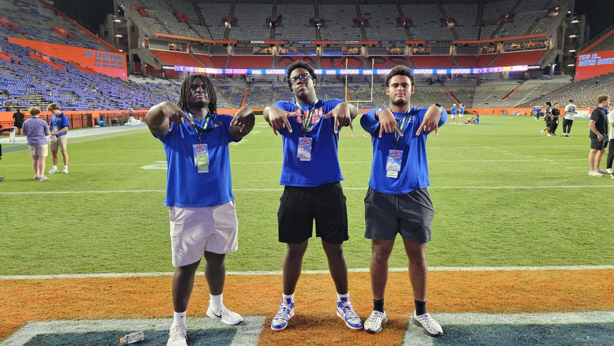 SteffiChukuyem's tweet photo. OL commits @DesmondGreen76 @ChancellorCamp @TChukuyem had a great time at the game! https://t.co/n0J72v66UZ