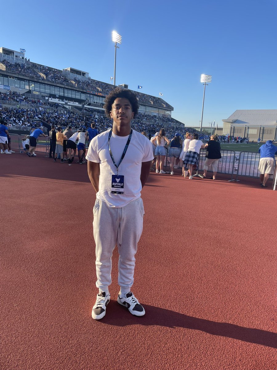 J4yyyy2's tweet image. I had an amazing time at the University at buffalo! A great game occurred and the atmosphere was even better! Cant wait to be back!
@Pete_Lembo 
@Coach_JoeBowen 
@CoachHaggardUB 
@CoachBDoc 
@LoganNewman01