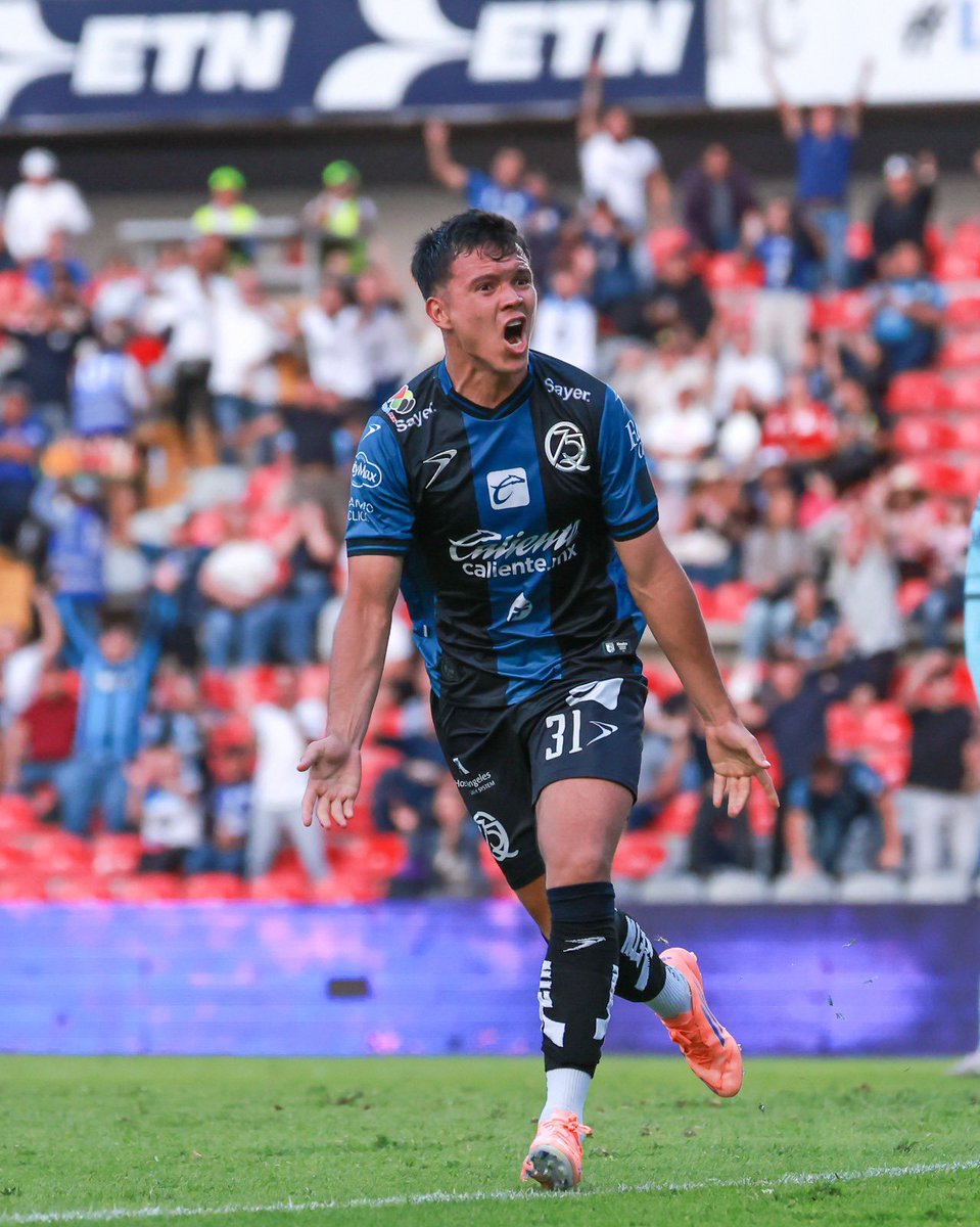 lilyns73's tweet photo. ⚽️ Ali Ávila 👕3️⃣1️⃣ rompió las redes al 55' y 59' consiguiendo su primer doblete con la #AzulyNegro con asistencias del 👕2️⃣6️⃣ J. Perlaza.
3er anotación en su debut con #GallosBlancos 
🗨#DatoFutbolero Su 1er doblete en #LigaMX fue ante Puebla vistiendo la auriazul en J6 CL24 https://t.co/N9blveBoSV