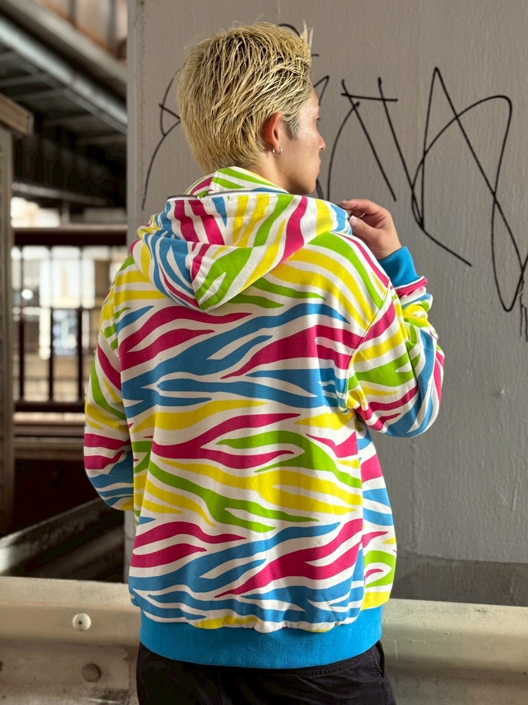 P.C.F APPAREL DEPARTMENT フーディー　Lサイズ　アパデパ P.C.F APPAREL DEPARTMENT フーディー Lサイズ アパデパ PCF