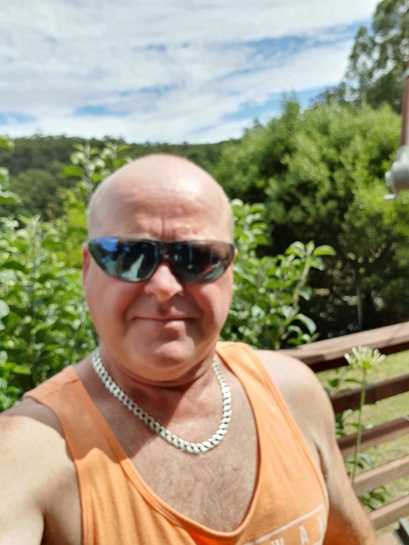1st time i have been able to enjoy the sun since  last   summer...pity about the  wind..