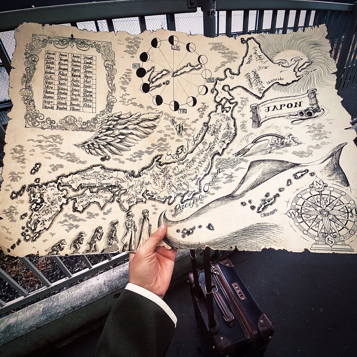 🍃🥀🌙🍃🥀🌙🍃🥀🌙

静かな物語の中で息づく，
ワンダフルな世界を描きつつ，
実際に歩き回る冒険もしています．

このセカイの片隅で＿＿＿
もし出会えたなら，とても嬉しいです．

#秋の創作クラスタフォロー祭り
#一次創作祭り秋の陣2025