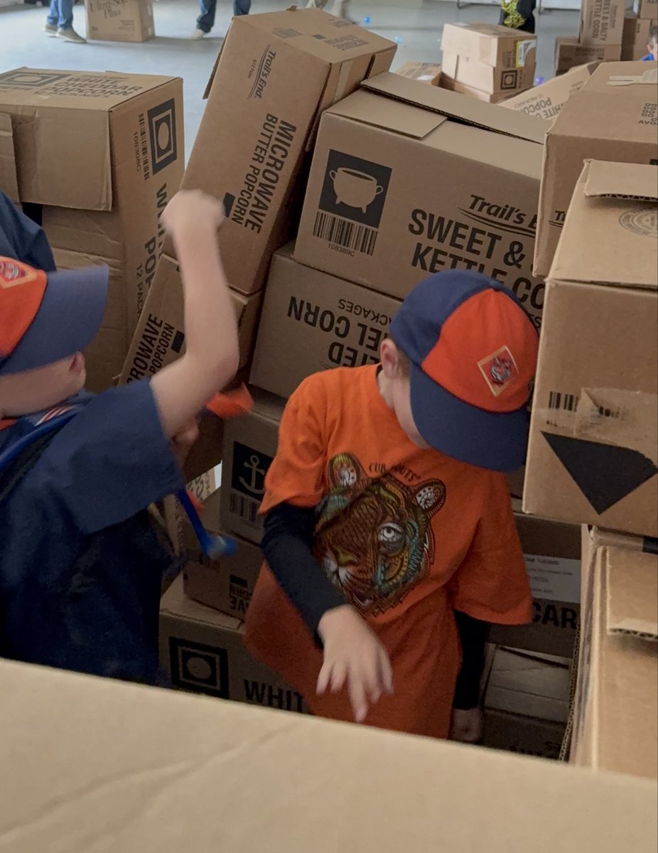 49ersSFGiants1's tweet photo. Itβs been a very good day, hanging out with my son and his Cub Scouts and all the other dadβs meeting all the new parents. This is all fun.
Definitely make sure you get your kids involved in something positive. #cubscouts https://t.co/EUzpRchMIb