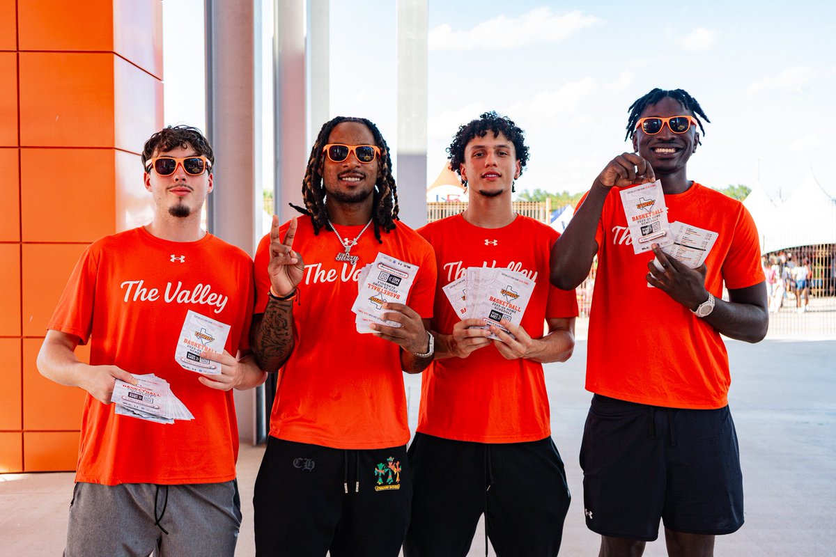 UTRGVmbb's tweet image. Always good to see our Vaqueros family ✌️
You can get season tickets now at UTRGVtickets.com
#UTRGV #RallyTheValley