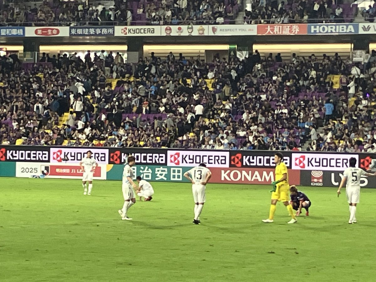 ETK07's tweet photo. 昨日の試合は、引き分け😢
最後まで追加点を と奮闘してる選手達を後押ししようと応援頑張ったけど及ばず…
悔しい、、、選手達はもっと悔しいだろうけど…

#フロサポ京都修学旅行
#frontale https://t.co/69Sp0rtKxf