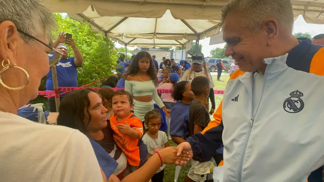 El líder de Lagunillas José Mosquera, acompañado de su equipo de gobierno, destacó con orgullo la jornada social realizada en El Menito I, donde más de 480 familias fueron atendidas.

#jornadasocial 
#SomosUnt
#SomosDemocraciaSocial
<a href="/somosuntzulia/">Un Nuevo Tiempo Zulia</a>
<a href="/partidoUNT/">Un Nuevo Tiempo</a>