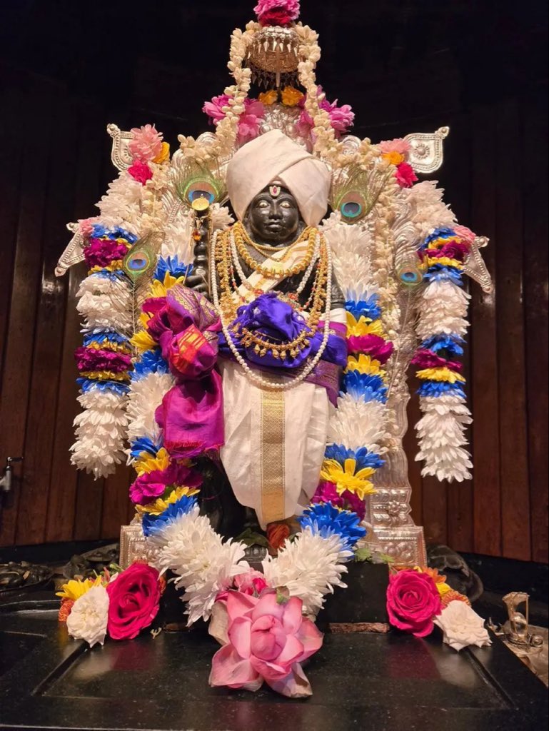 #HareRamaHareKrishna Blessings of Sri Krishna to you all. <a href="/PuthigeSri/">SriPuthigeMatha</a>