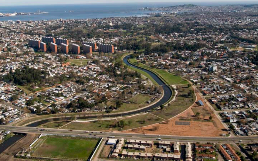 A no ser que tu nostalgia se remonte a 100 años atrás, el arroyo Miguelete ha cambiado mucho los últimos 30 años. Relocalizaciones de asentamientos como 25 de agosto, Paso las Duranas, Joanicó, INLASA, Brazos Unidos, Lavalleja ayudaron. Se ha parquizado parte de su entorno, (🧵)