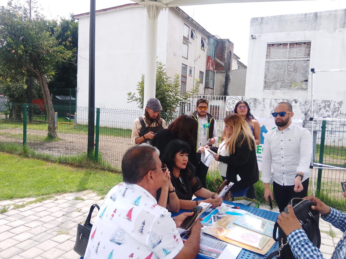 msilvaruiz's tweet photo. En el #DíaInternacionalDeLosAnimales 🐾, nuestro equipo de Juzgados de #JusticiaCívica llegó a #LasHadas para platicar con vecinas y vecinos.
Dialogamos sobre el #BienestarAnimal y las faltas administrativas en casos de maltrato.
¡La responsabilidad es de todas y todos! 🤝 https://t.co/ry5oF5f0xI