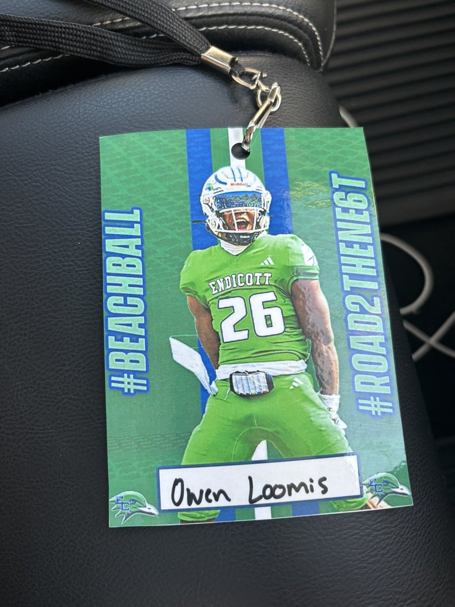 LisbOwe's tweet photo. Thank you @CoachSqualli for inviting me out for a game day visit today at @EndicottFB! I had a great time seeing the campus and watching a big team win today!! 🟢🔵 https://t.co/sERTL1dGQr
