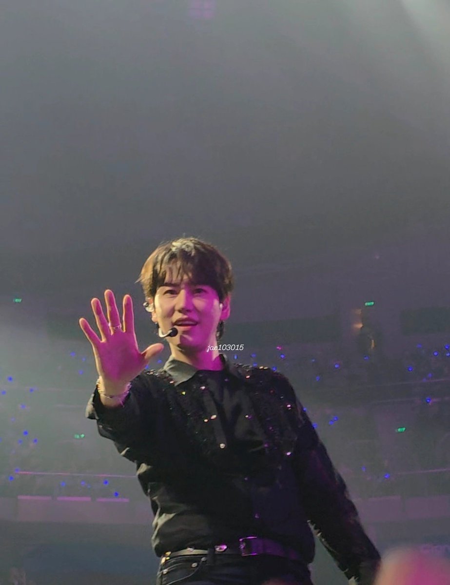 jae103015's tweet photo. "boys at school never looked at me"
but sj did 😌🥹 #SS10inManila https://t.co/cTX834ABiX