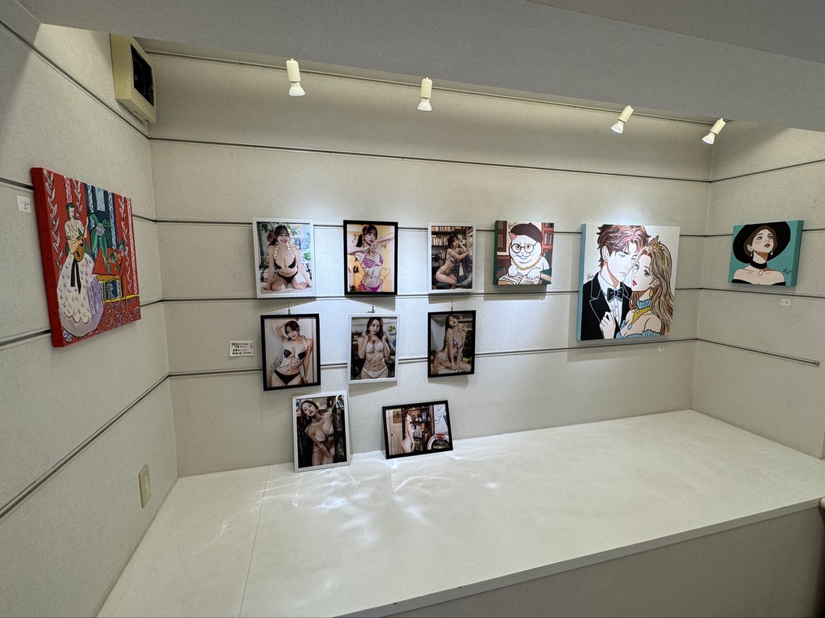 tsukiemon_type2's tweet image. 美しい人が描く絵はとても美しかった✨
ベレー帽ネコちゃん可愛い😘🐈
個展開催おめでとうございます👏

#音羽美奈 #みなぽち