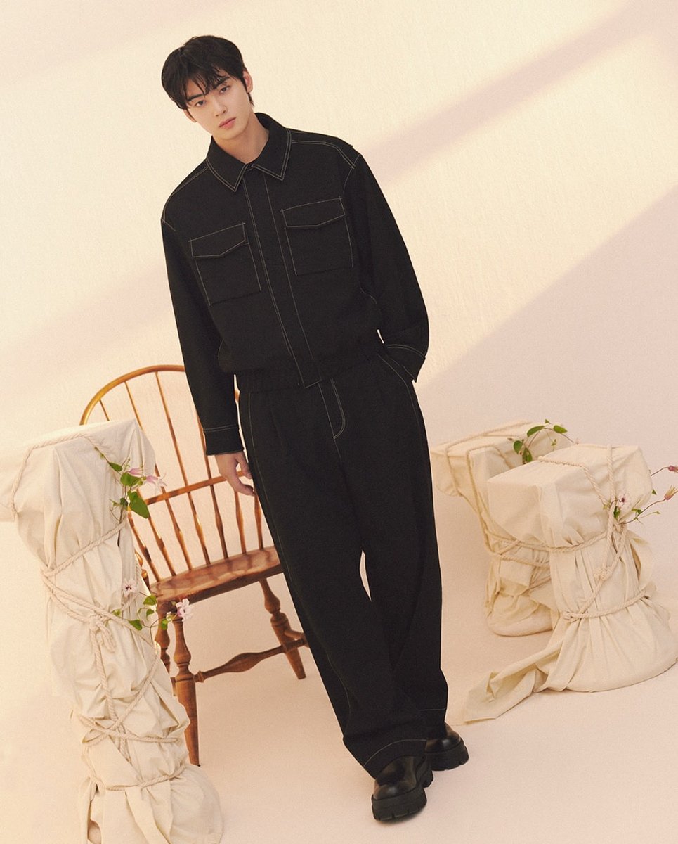 ChaEunwooINTL's tweet image. 📸 Cha Eunwoo for LiberClassy Fall 25

#ChaEunwoo #리버클래시 #LiberClassy
#차은우 #チャウヌ #车银优 #ชาอึนอู #車銀優