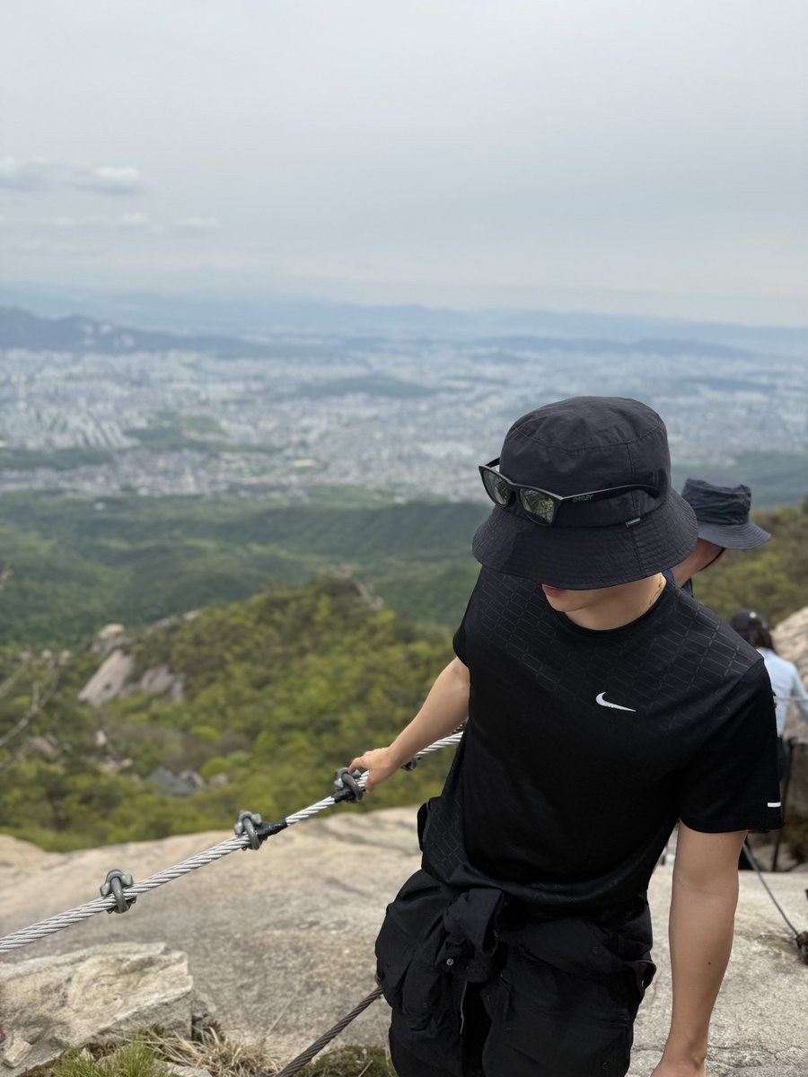 xunhuas's tweet photo. 251005 Sehun 🧼💌💭

(Photo x2 📸)
“😜” https://t.co/bpiTgaWthX