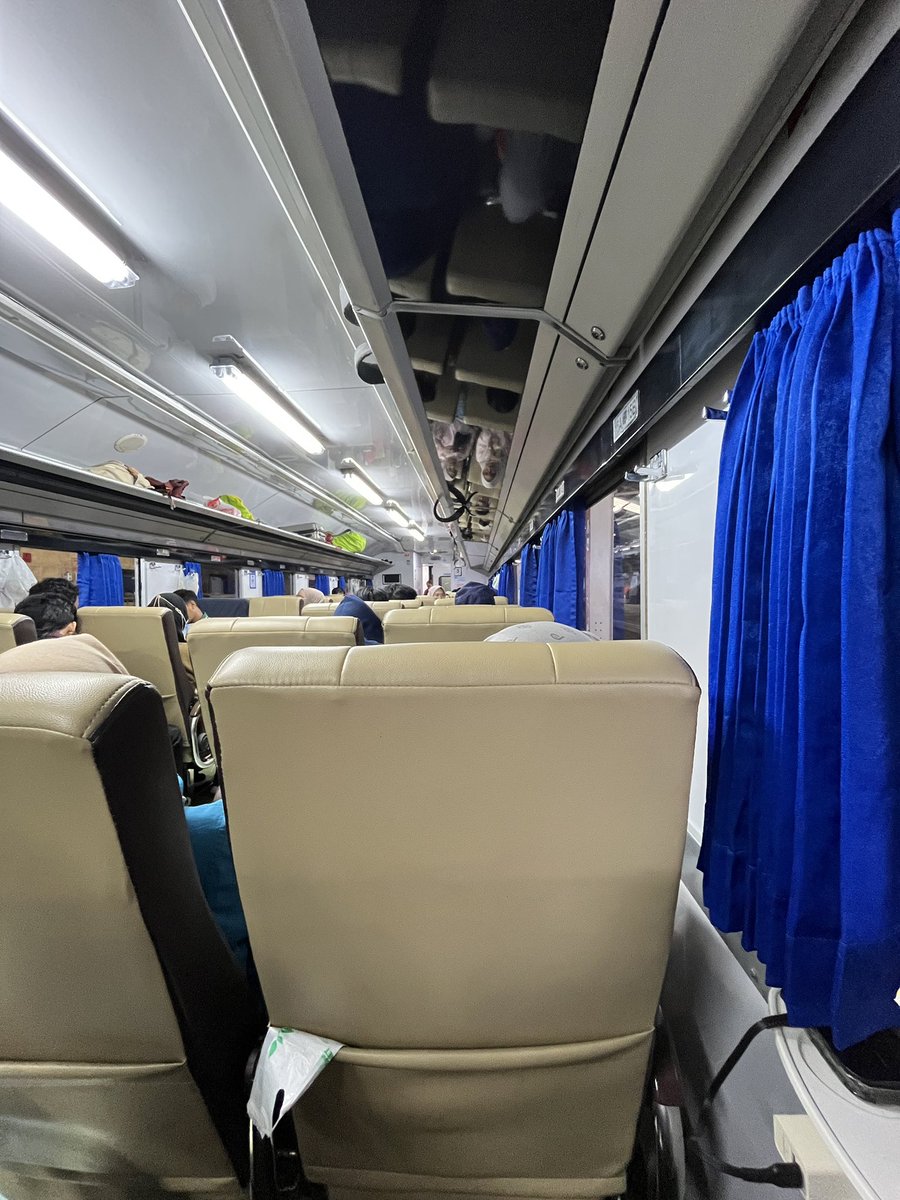 Baru nyobain lagi naik KA Cikuray, kursinya skrg jadi kaya ekonomi premium dong 🥹🫶