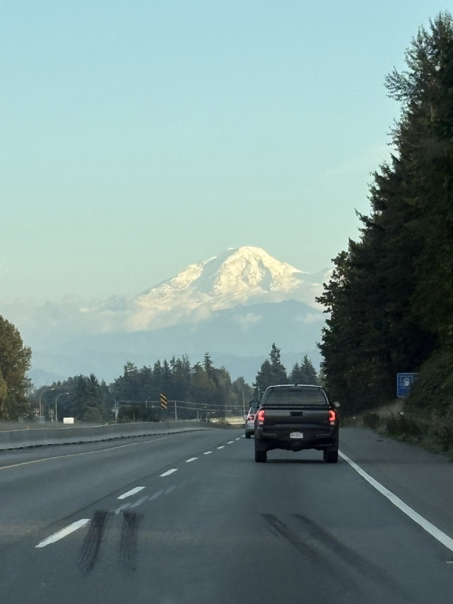 今日もこれからチリワックで試合。Mt. Bakerかな？もう雪を被っていて綺麗でした。今日は旦那に運転頼んだから、こうやって景色も楽しめる😊
