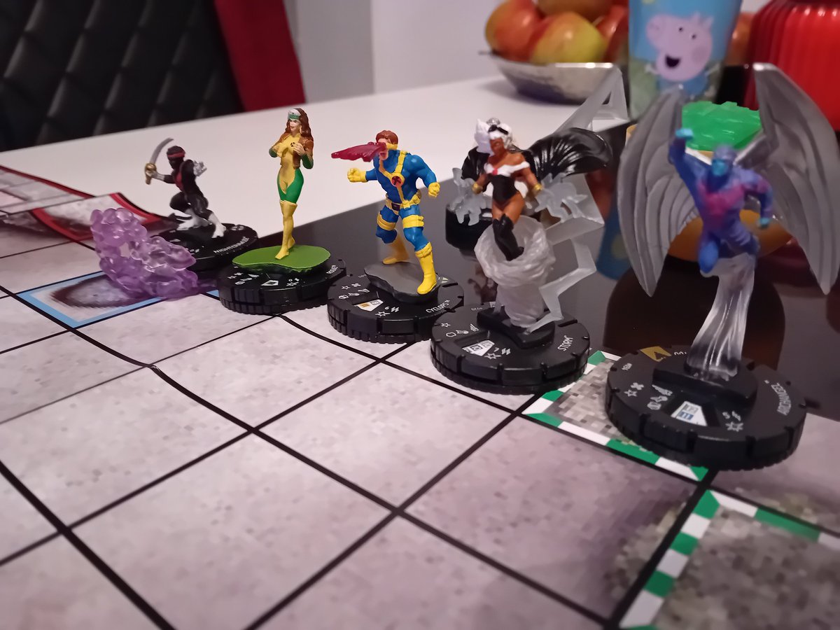 MarkLegend007's tweet image. Game 63 #heroclix Find Logan.
Alpha Flight w/ alpha strike. Sasquatch opened up on Rogue outwitted Archangel &amp;amp; let Guardian crit hit him
Team effort to drop Sasquatch
Epic quake from Puck!
Wounded X-men turned the tide
A deleted AF team found Logan but X-men closed in for the win