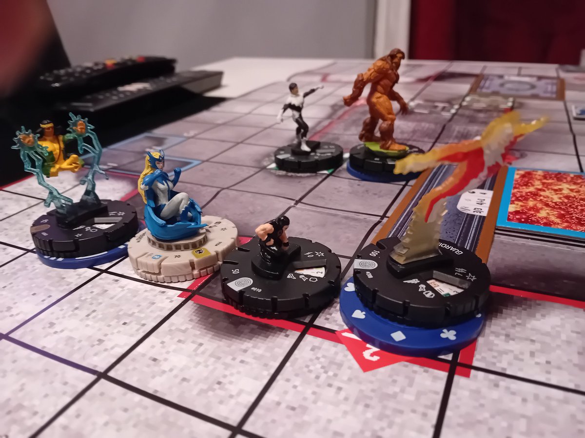 MarkLegend007's tweet image. Game 63 #heroclix Find Logan.
Alpha Flight w/ alpha strike. Sasquatch opened up on Rogue outwitted Archangel &amp;amp; let Guardian crit hit him
Team effort to drop Sasquatch
Epic quake from Puck!
Wounded X-men turned the tide
A deleted AF team found Logan but X-men closed in for the win