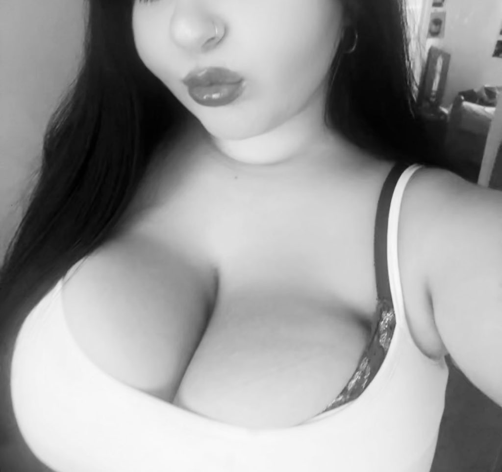 Goddess Angelica and Des🖤 tweet media