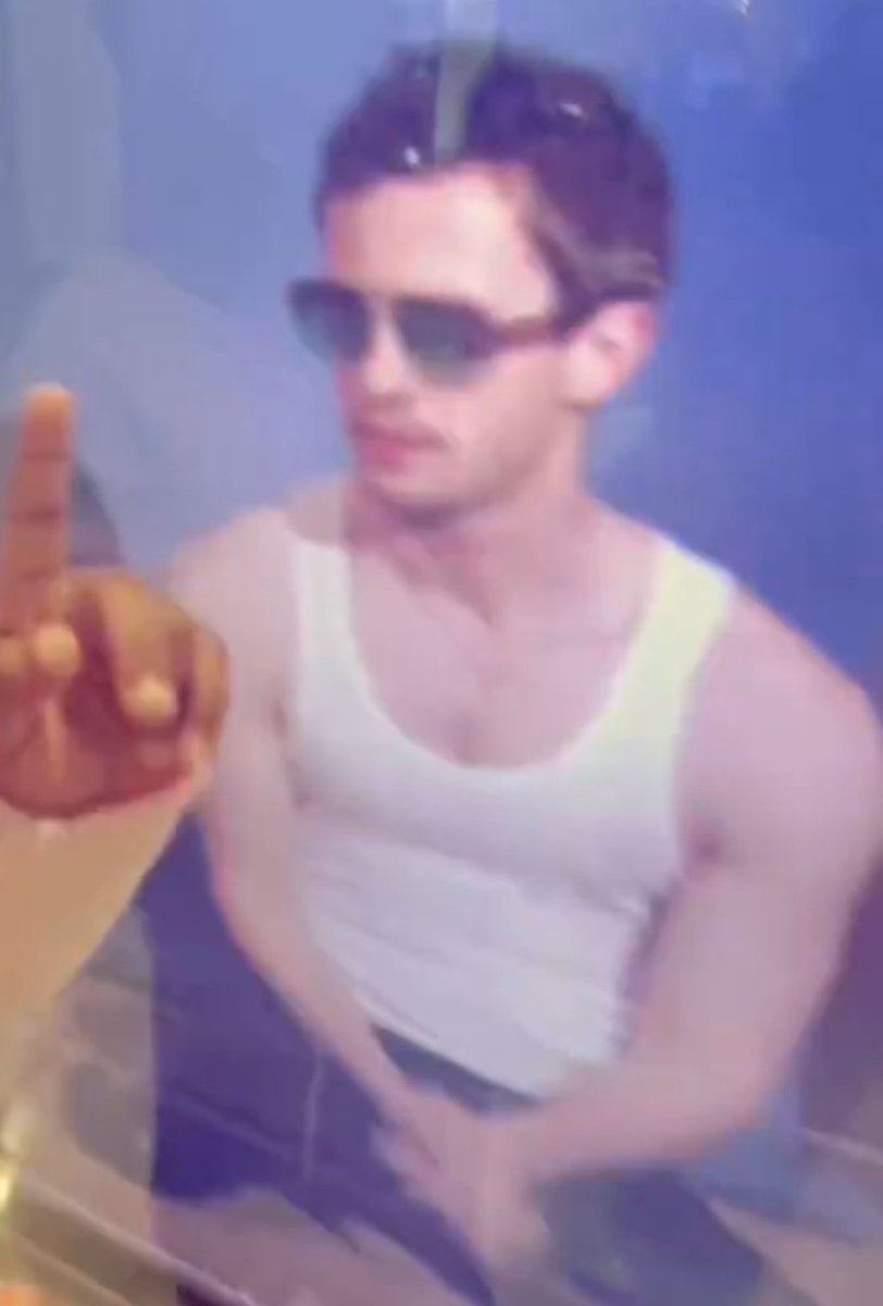 ManuLovesJoe's tweet photo. quando eu ver esse homem em boa qualidade se preparem, vou me tornar a mulher mais safada que esse mundo já viu https://t.co/BihUZbRxcZ