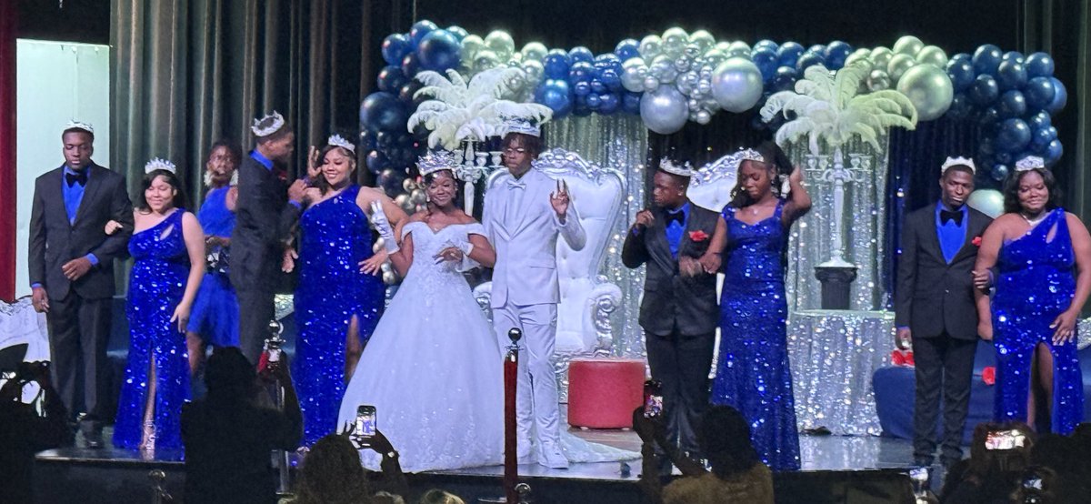 TSU_PVAMUGrad's tweet image. HOCO 2025 has officially begun! The Royal Court @KashmereHS was second to none tonight! #KreatingLeaders #MakeADifference #LegacyWork #hoco2025 ❤️💙