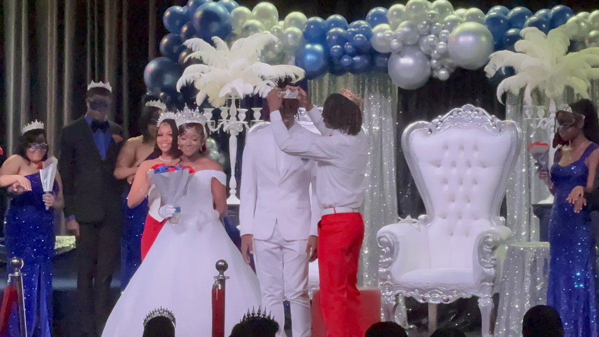 TSU_PVAMUGrad's tweet image. HOCO 2025 has officially begun! The Royal Court @KashmereHS was second to none tonight! #KreatingLeaders #MakeADifference #LegacyWork #hoco2025 ❤️💙