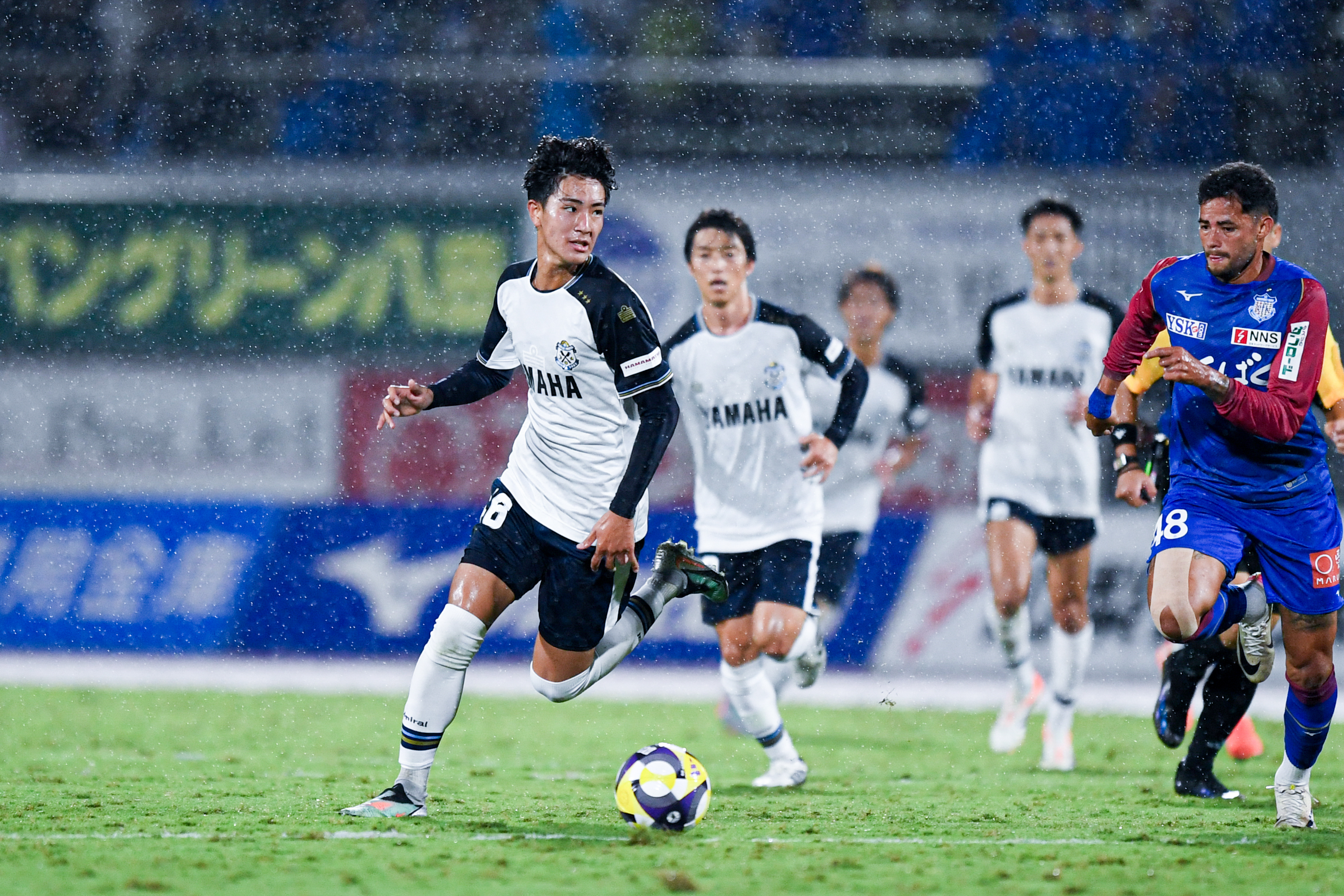 ジュビロ磐田　サッカーシャツ  那須選手 背番号6 Lサイズ アドミラル ゴルフ（Admiral GOLF）（メンズ、レディース