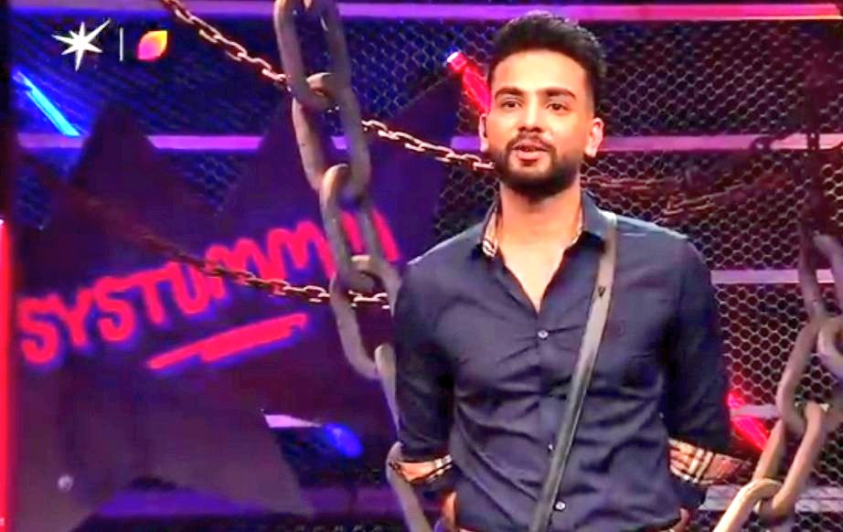- Special Guest appearance (without Show Promotions)

- Special Set up 

- Solo Segment &amp; Main Character
 
- Backstage solo pic with Salman Khan

- 10 times more Footage than Dogla's 2 minutes side appearance 

Dream for Content Chor Fukra Insaan

#ElvishYadav #AbhishekMalhan