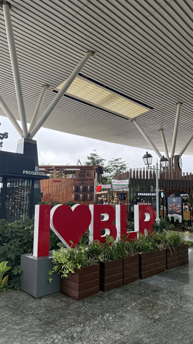 anishaah_'s tweet photo. finally blr! https://t.co/J7Vt4lMHmh