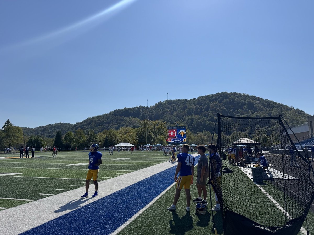 Thank you for having me for a game day visit at Morehead Football!!
<a href="/MSUEaglesFB/">Morehead State Football</a> <a href="/Coachweiss30/">Kyle Weiss</a>