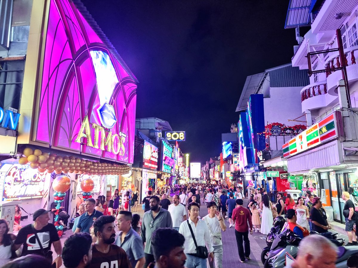 Seven's Weekly: Good-Luck Rituals and Chatty Cunts (click the link)
bangkokseven.com/pattaya-diary-…