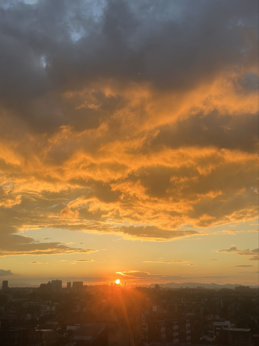 lamorraquelee's tweet image. Atardecer en #bogota