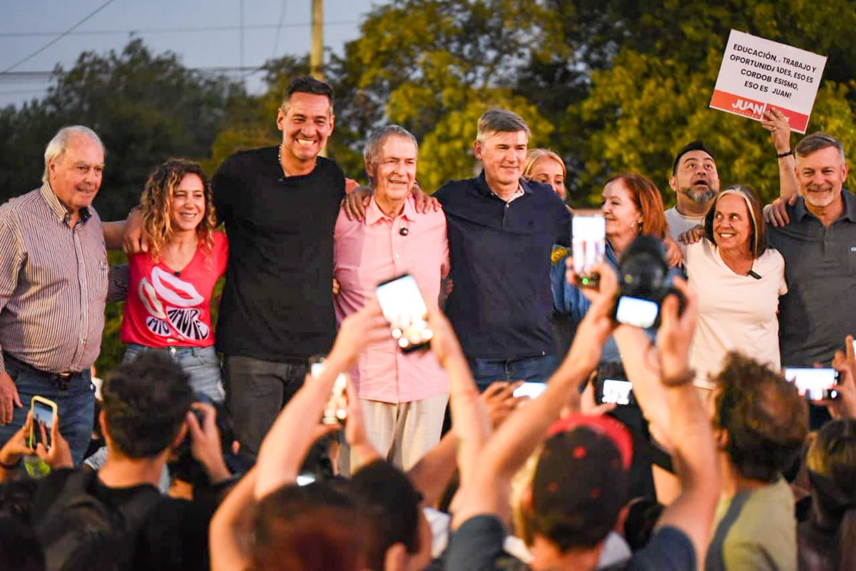 JSchiaretti's tweet image. Junto al intendente de Córdoba @PasseriniOk, el viceintendente @javierpretto, la senadora nacional @alevigo y los candidatos @LauraJureCba, @miguelsiciliano y @monteroliliana recorrimos Ciudad de Mis Sueños y Ampliación Ferreyra.

En cada barrio que visitamos queda claro que la…