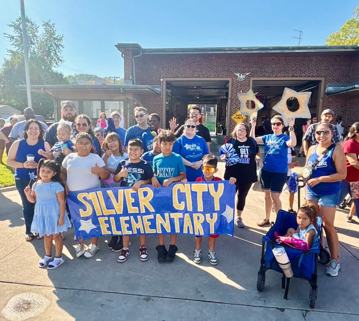 silvercityKCK's tweet photo. It was an awesome day for a Parade….The Silver City Day Parade and Festival ! We love our community 💙🤍💛 https://t.co/MrufClLUK9